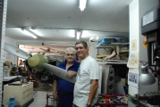 <h5>Mounting the Prop Spinner</h5><p>My friend and tools expert Fernando, adjusting the spinner position for a perfect track</p>